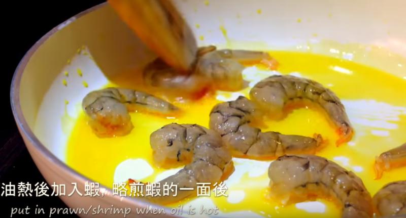 簡單製作鮮嫩「滑蛋鮮蝦仁」　最終成品讓人食指大動啊！ 