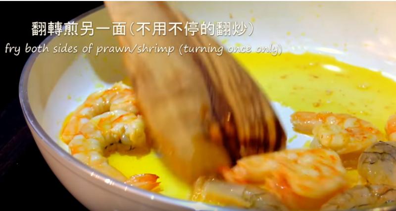 簡單製作鮮嫩「滑蛋鮮蝦仁」　最終成品讓人食指大動啊！ 