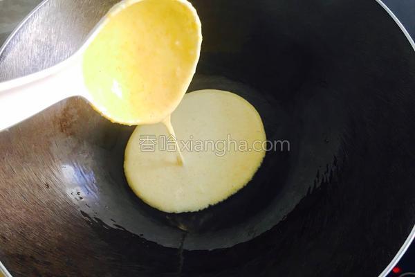 一把玉米粉，兩個雞蛋，教你做出黃金軟糯玉米餅，聞到香味就流口水 