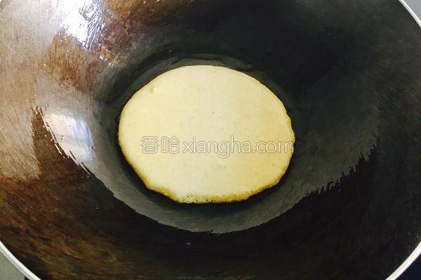 一把玉米粉，兩個雞蛋，教你做出黃金軟糯玉米餅，聞到香味就流口水 