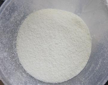 20年老保姆教你清理絕招！只花十塊錢就可以讓家裡瓷磚煥然一新，污垢油漬瞬間消失 