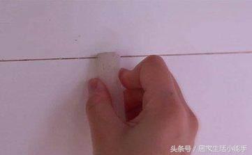 瓷磚縫發黑長黴難清潔？保潔阿姨教我一個絕招，縫隙再髒也能白回來 