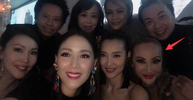 任達華隱瞞多年的妻子近照曝光！原來長這樣，難怪一直不願公開！