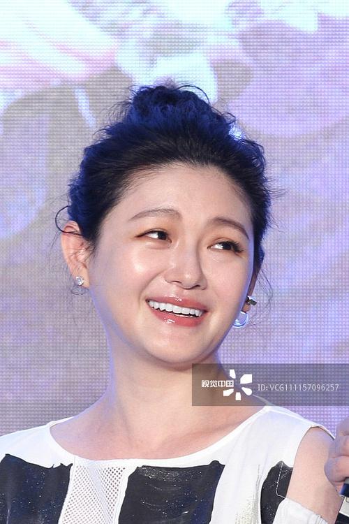 41歲的大S皮膚好似20歲的少女，可網友卻被她的麵相嚇到：好奇怪！ 