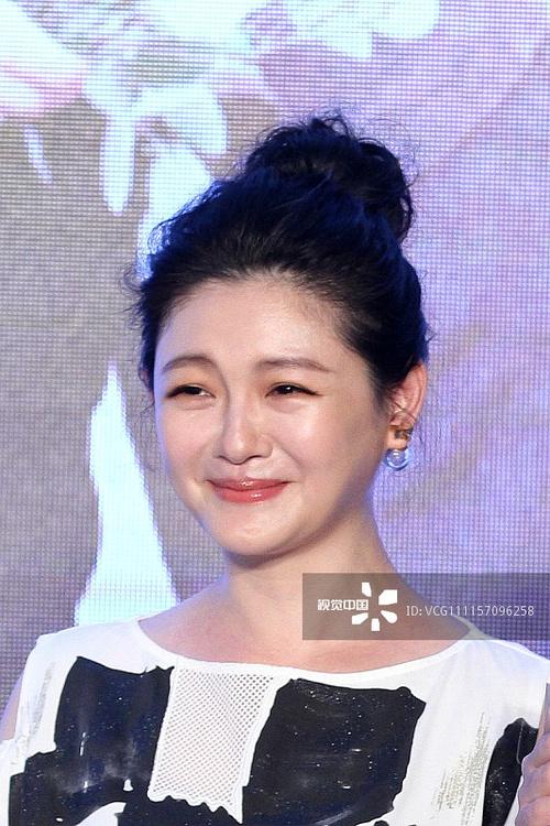 41歲的大S皮膚好似20歲的少女，可網友卻被她的麵相嚇到：好奇怪！ 