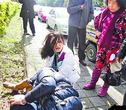 她在巔峰時被親媽轉移財產，卻不吭一聲「買下一座島」活成人生贏家！ 