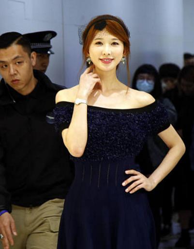 「台灣第一美女」之稱的林志玲，被許多粉絲調侃說：「42歲的林志玲顏值不如51歲的溫碧霞」