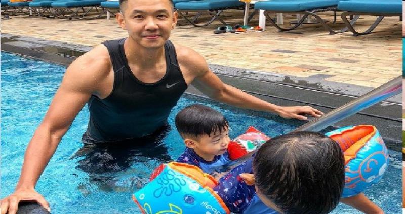 雙胞胎兒子「飛飛翔翔」才3歲，身高竟長到190cm黑人的腰！粉絲驚呼：「這基因還得了！」 