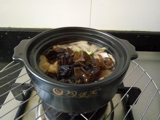 我用8種材料燉了一碗湯，連肉也不用加，鮮汁四爆，兒子喝了好多