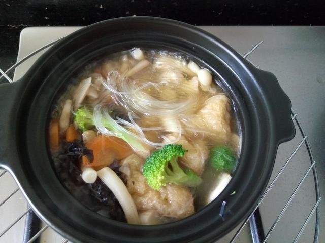 我用8種材料燉了一碗湯，連肉也不用加，鮮汁四爆，兒子喝了好多