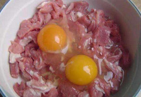 炸酥肉，香酥脆有嚼勁，保證你才了停不了嘴！小朋友兩下搶光光！！！ 