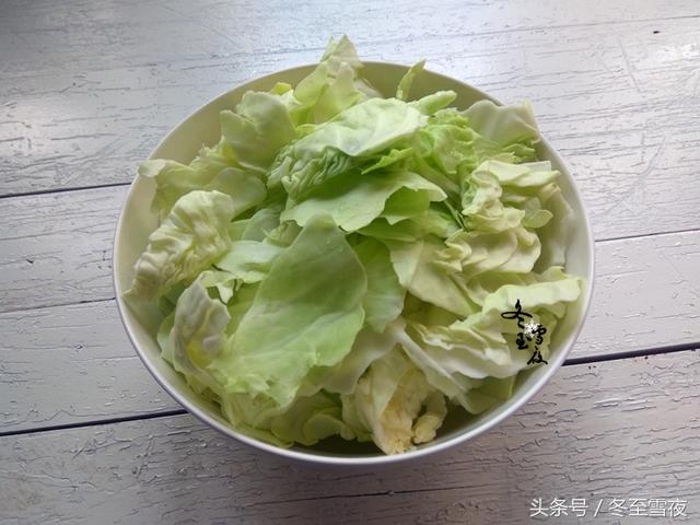 把包菜和這兩種食材一起炒，天天吃都不膩，比手撕包菜還香