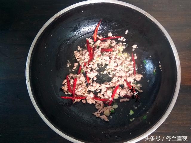 把包菜和這兩種食材一起炒，天天吃都不膩，比手撕包菜還香