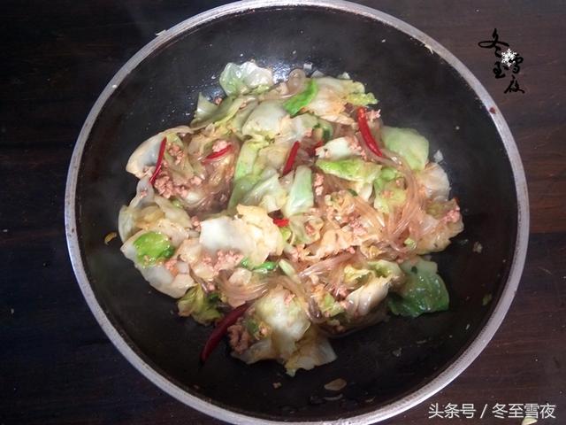 把包菜和這兩種食材一起炒，天天吃都不膩，比手撕包菜還香