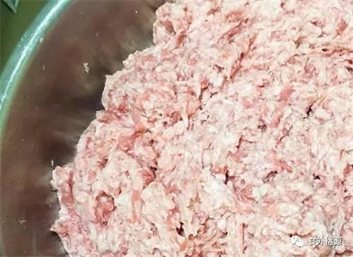 外焦裡嫩的炸肉丸，QQ彈彈好滋味！ 