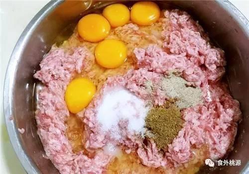 外焦裡嫩的炸肉丸，QQ彈彈好滋味！ 