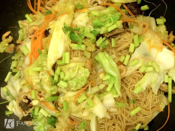 菲姐私房菜-古早味炒米粉，炒米粉是人人都愛的家常料理 