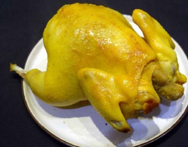 電飯鍋版鹽焗雞，只需30分鐘，美味鹽焗雞出鍋！鮮香金黃，回味無窮~ 