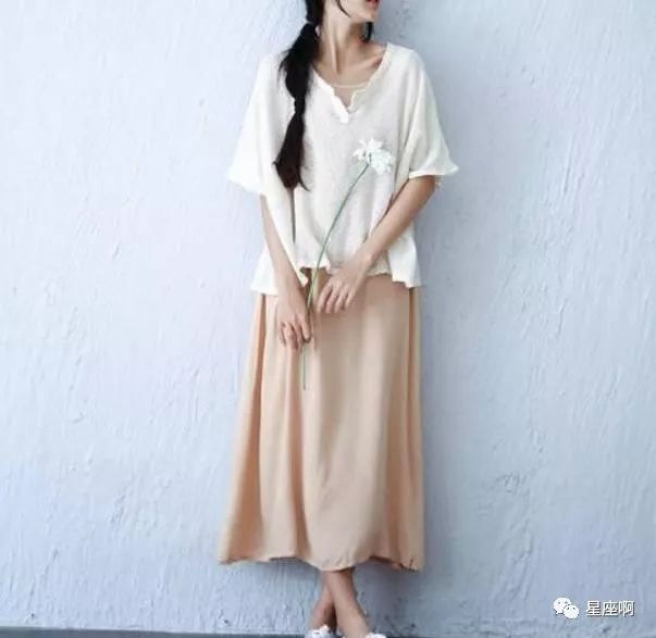 假如去海邊，你會選擇哪件衣服？測你是大富大貴的命嗎  