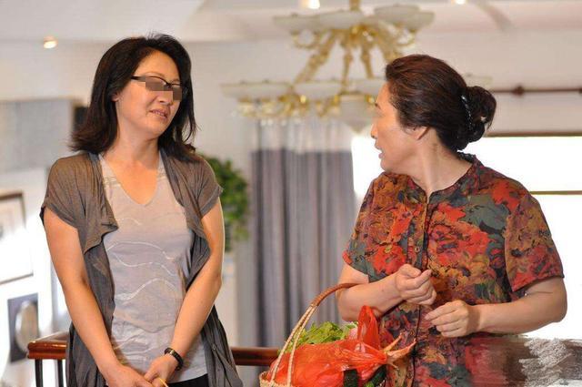婆婆讓我把女兒送給大姑姐，我不捨得，她做一決定我徹底崩潰