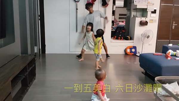 阿翔跟正妹老婆結婚7年，3個孩子都可愛到不行，尤其是大女兒曝光，網友驚喊「是戴假髮的阿翔啊！」 