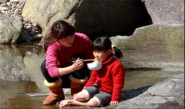 丈夫失蹤8年，瘸腿婆婆下葬後翻到一封信，讓她嚎啕大哭，原來丈夫不是失蹤而是 ... - BuzzHand