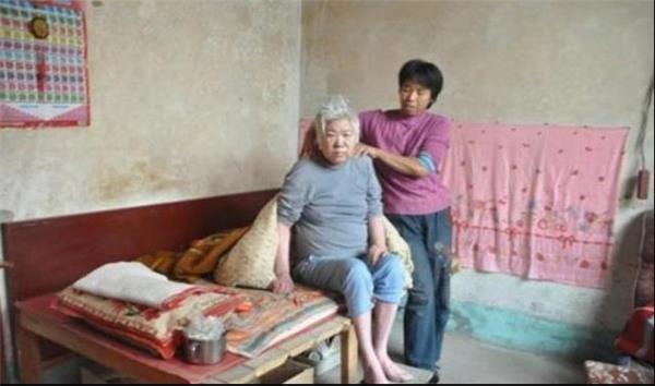 丈夫失蹤8年，瘸腿婆婆下葬後翻到一封信，讓她嚎啕大哭，原來丈夫不是失蹤而是 ... - BuzzHand