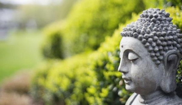 為人處世之道：不說直話，不做傻事。 