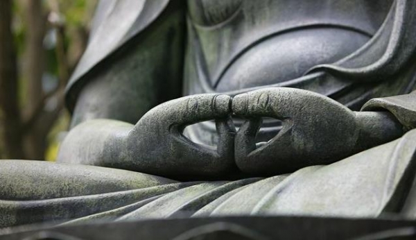 為人處世之道：不說直話，不做傻事。 