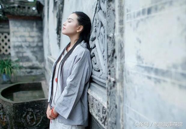 千萬產全給女兒，兒子只得件破棉襖，乞討三年才知緣由
