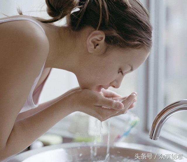 正確潔面兩步走，讓你的臉上的毛孔隱形隱形再隱形 