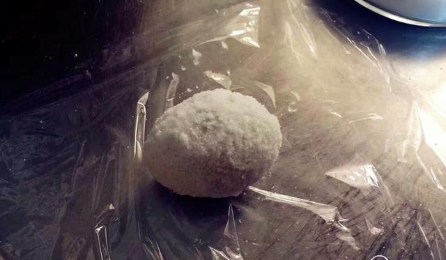 別再花錢買啦！自己做的「鴨蛋」鹹香好吃，簡單幾步驟就能翹腳等著吃！ 