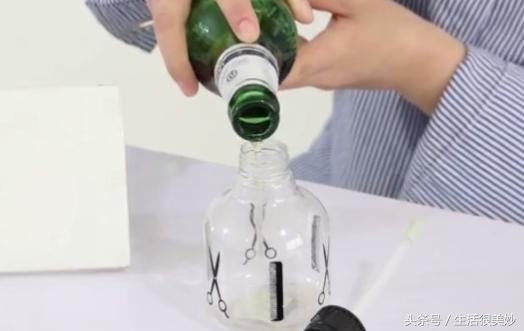 啤酒倒在窗檯縫隙上，解決了家家戶戶的煩惱，看完趕緊試一試 