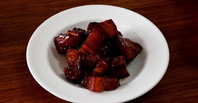 一斤五花肉，2塊乳豆腐，試試這樣做，好吃不膩又特別下飯！ 