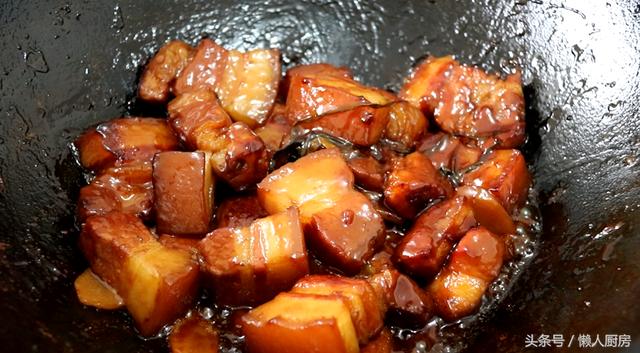 一斤五花肉，2塊乳豆腐，試試這樣做，好吃不膩又特別下飯！ 