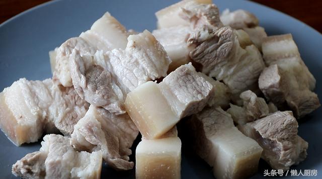 一斤五花肉，2塊乳豆腐，試試這樣做，好吃不膩又特別下飯！ 