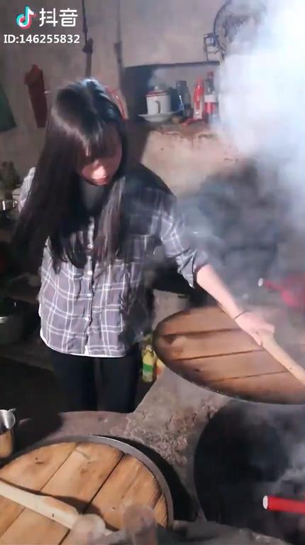 男友拿「竹子大改造」把女友寵上天　DIY弄出各種家具「打造專屬兩人的空間」 
