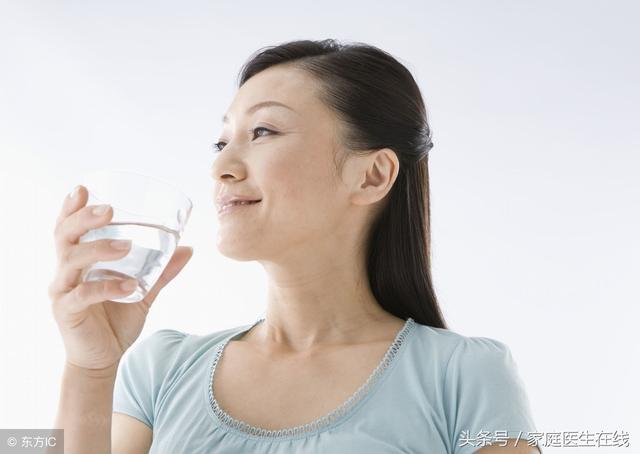 水是生命之源，但過量喝水有害無益，你需要了解一下