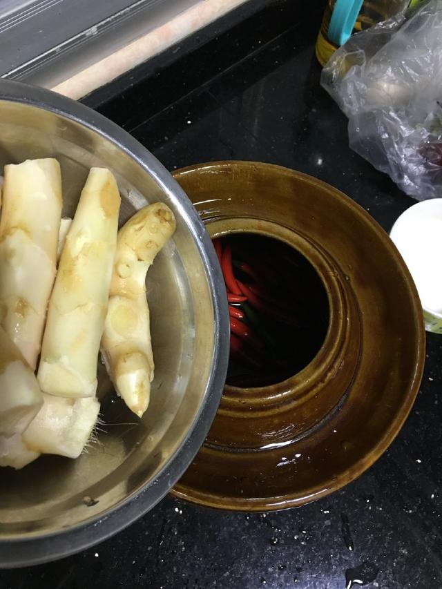我家60歲外婆用這個秘方做泡菜，酸辣爽脆超好吃，越吃越上癮 