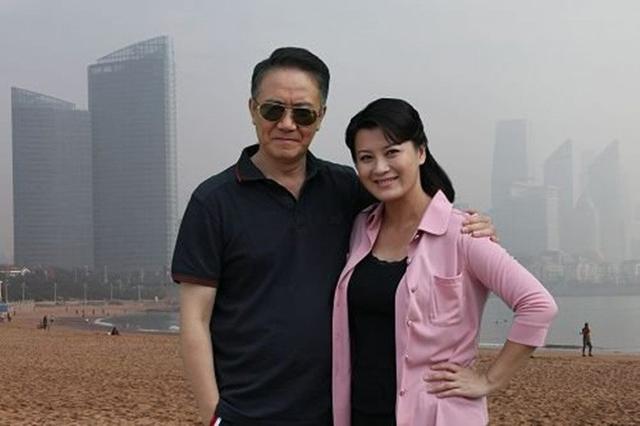 走紅後就拋棄妻子的男明星，一個靠妻子上位，一個逼死髮妻！