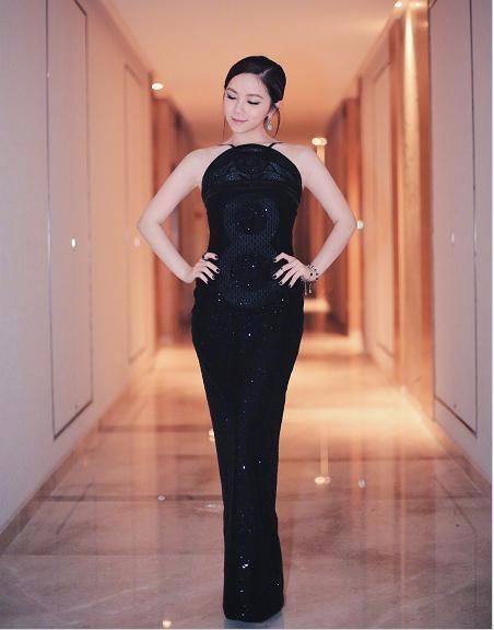鄧紫棋大膽穿一次美裙，沒想到暴露缺點，網友：黑色褲子太美！ 