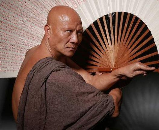 又一老戲骨走了!「金牌反派」計春華走了，年僅57歲，去世原因讓人心酸不已！