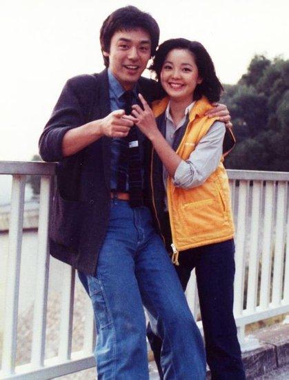 鍾鎮濤和譚詠麟對比，差距真大，網友：晚走幾步，幾十年都追不上！