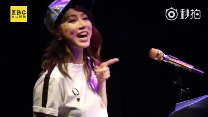 我好害怕!!!鄧紫棋開唱遭偷襲!急向歌迷求喊「有沒有人可以救我」!