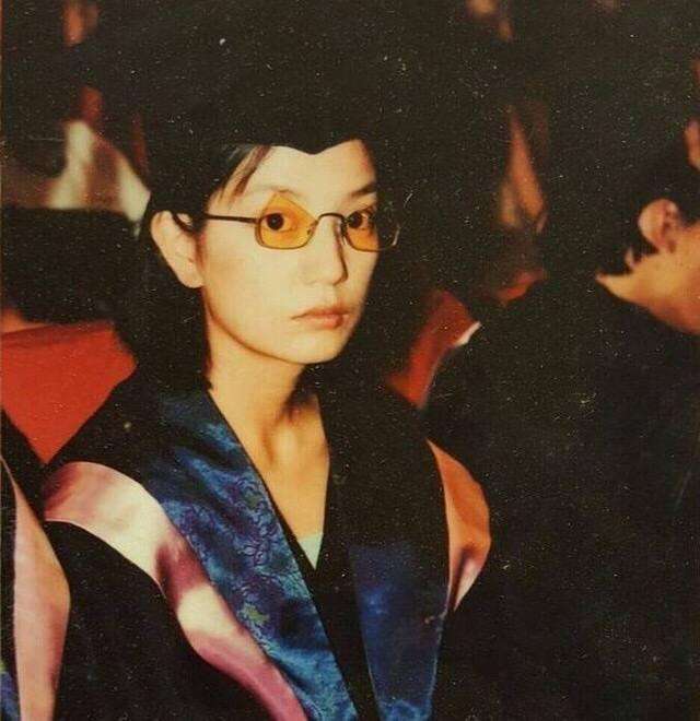 當紅女神明星的畢業照曝光，劉亦菲只排第九，楊冪第五，迪麗熱巴第三！ 