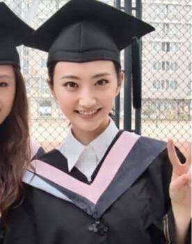 當紅女神明星的畢業照曝光，劉亦菲只排第九，楊冪第五，迪麗熱巴第三！ 