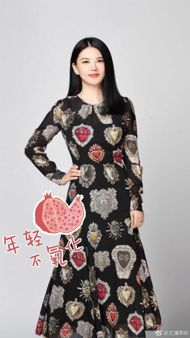 李湘穿了條2萬5的連衣裙去錄節目，鑽戒更是巨大到讓網友傻眼！