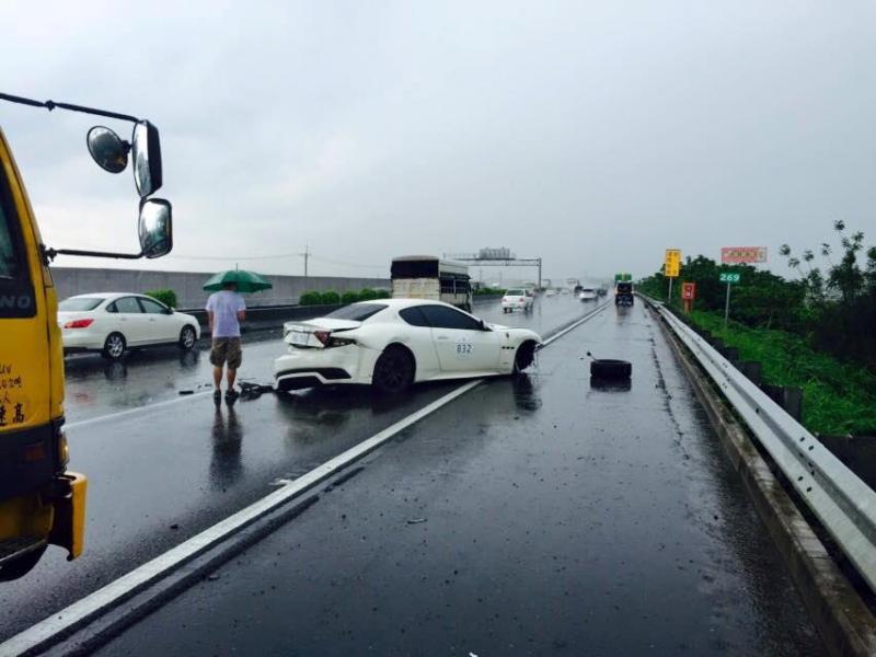 被姑姑封為「小車神」！造成「自強隧道2死3傷」的富少，原來早已「連撞兩台超跑」，一台報廢一台待修… 