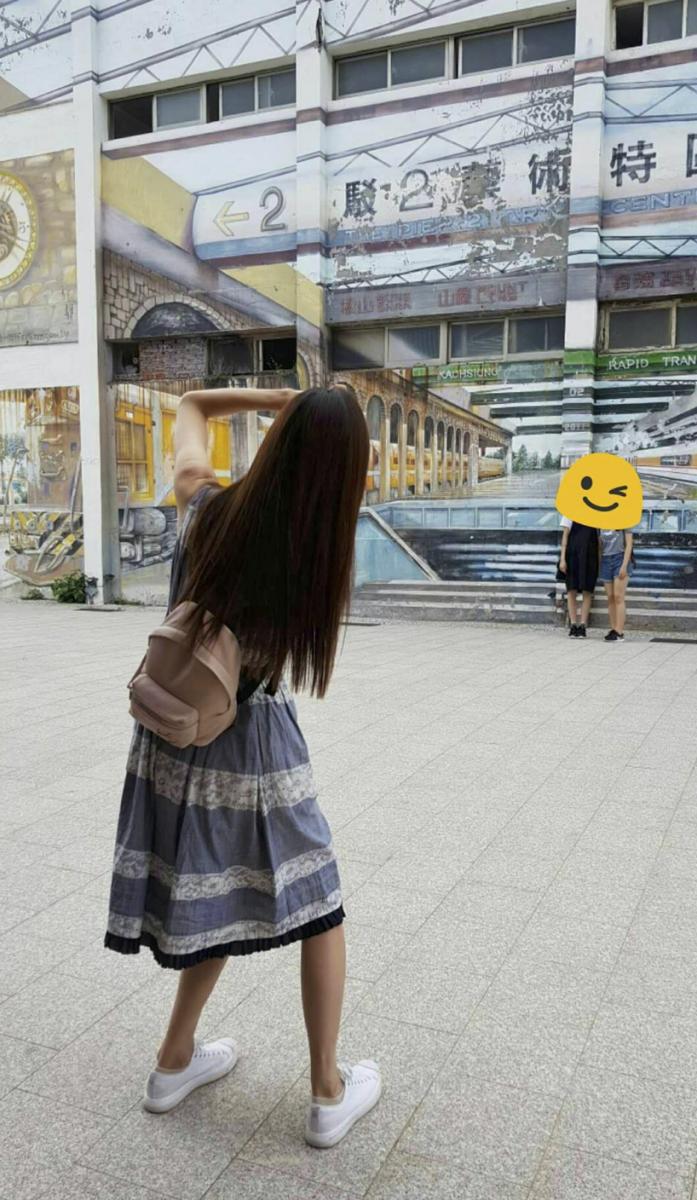 來台遊高雄巧遇林志玲，沒想到女神自願秒變「攝影師」幫拍照，網友超羨慕：「太幸福了！」 