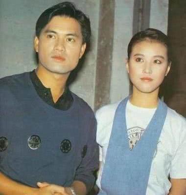52歲周海媚和56歲關之琳近照對比，網友：都沒生過孩子差別這麼大！